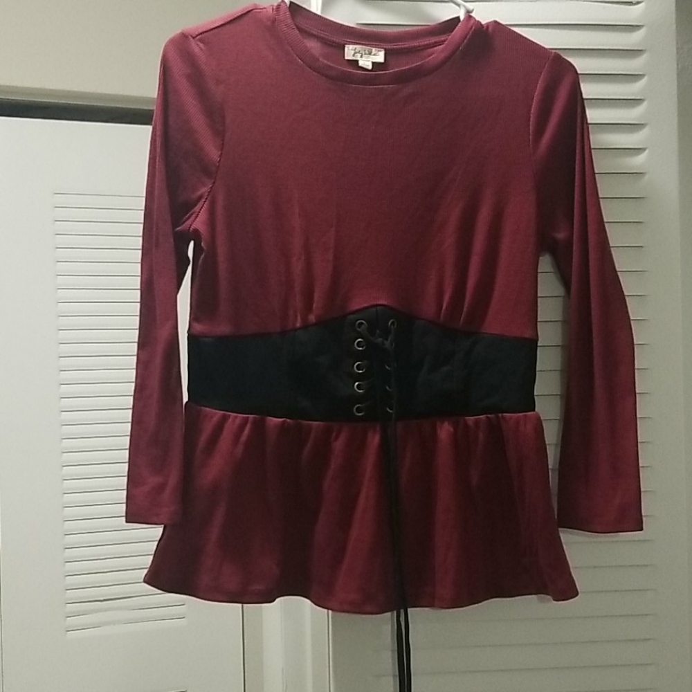 Long sleeve shirt with mid-section tie